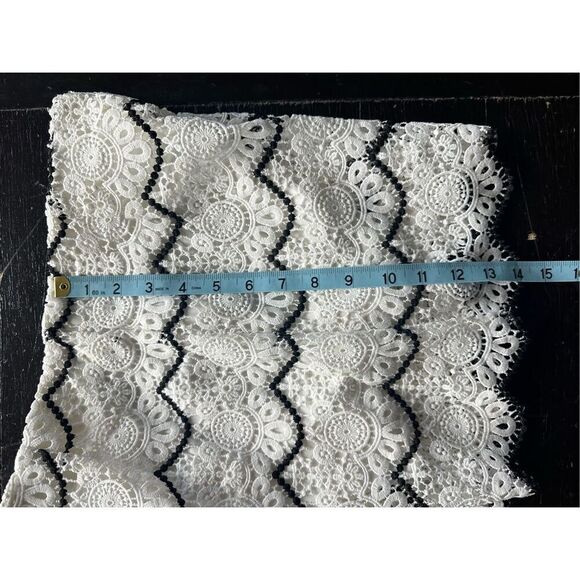 Bebe Scalloped Lace Shorts - Picture 10 of 12